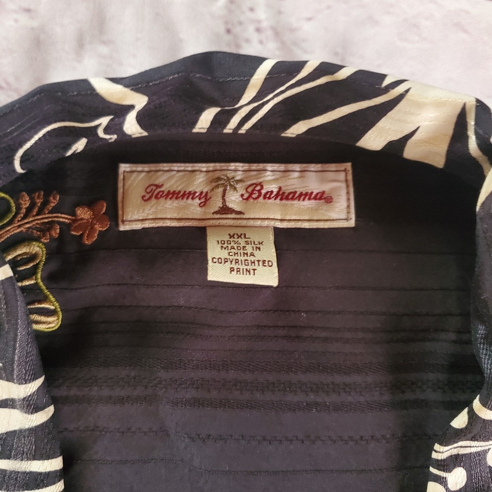 Tommy Bahama 100% Silk Floral Black Shirt Hawaiian Summer Beachy Vacation Travel - Picture 4 of 6